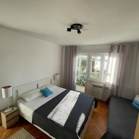 Apartment Breza - Balcony And One Bedroom Crikvenica